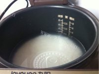 美味的土豆腊肠焖饭做法图解9)
