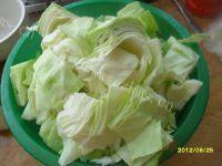 家常卷心菜炒豆腐做法图解2)