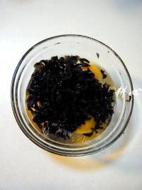 美味木耳丝鸭蛋饼做法图解4)