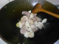鸡肉炖土豆做法图解4)