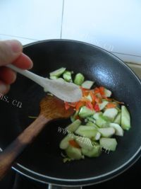 家常菜丝瓜炒油条做法图解8)