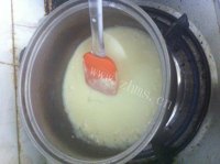 香喷喷的轻乳酪蛋糕做法图解4)