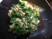 家常菜辣椒炒鸡蛋做法图解6)