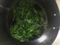 简单的芹菜炒肉做法图解4)