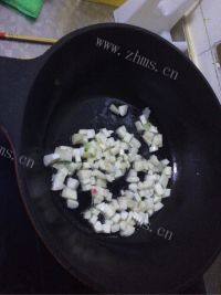 好吃的茭白红烧焖子做法图解4)