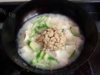 爽口秋葵蛤蜊豆腐汤做法图解8)