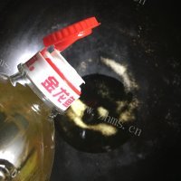美味的剁椒豆豉蒸鱼头做法图解7)
