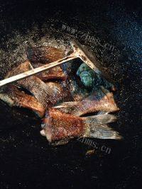 香煎鲫鱼自制做法图解6)
