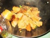 酸菜扣肉做法图解5)