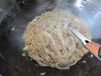 很有食欲的酸菜猪肉炖粉条做法图解16)