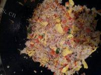 自己做的鸡蛋火腿炒饭做法图解5)