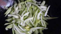 鲜香的芹菜炒虾仁做法图解7)