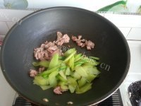 家常菜芥蓝牛肉做法图解6)