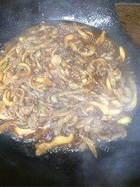 家常菜蘑菇炒肉做法图解7)