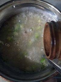美味的丝瓜肉末粥做法图解11)