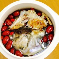 美味的天麻炖鱼头做法图解7)
