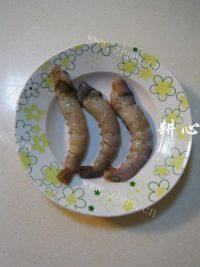 美味的鲜虾青萝卜汤做法图解2)