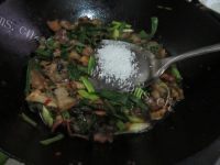 家庭版蒜苗回锅肉做法图解9)