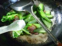 家常菜腊肉炒菜心做法图解4)