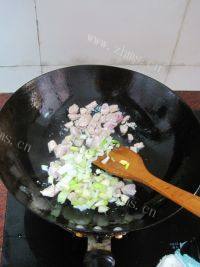 香喷喷白菜猪肉炖粉条做法图解4)