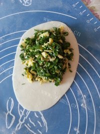 诱人的韭菜盒子做法图解7)