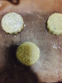 香气浓郁的传统五仁月饼做法图解14)