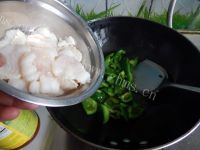 喷香菜椒炒鱼片做法图解10)