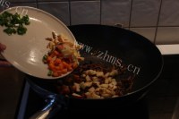 好吃的苹果鸡丝炒饭做法图解3)