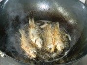美味的麻辣小酥鱼做法图解3)