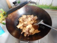 美味的春笋炒肉做法图解10)