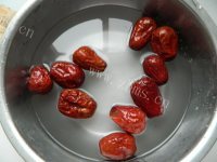 香甜姜枣红糖糯米粥做法图解2)