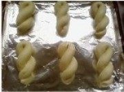 美味的扭扭小面包做法图解7)