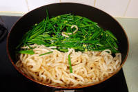 鲜美韭菜花素食沙茶酱炒乌做法图解6)