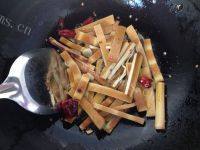 家常菜韭菜炒豆干做法图解5)