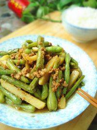 家常菜土豆焖豆角