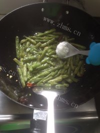 家常菜干煸四季豆做法图解10)