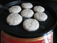 自己做的发面豆沙饼做法图解7)