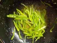 家常菜青椒炒豆腐干做法图解3)