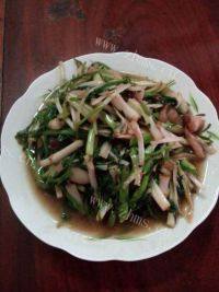 家常菜肉丝炒芹菜