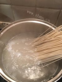 美味的香辣拌面做法图解14)