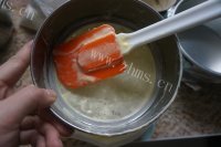 色香味浓的酸奶蛋糕做法图解5)
