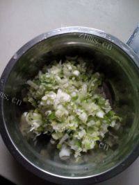 自制葱油花卷做法图解3)