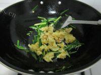 「家有大厨」韭菜炒鸡蛋做法图解6)