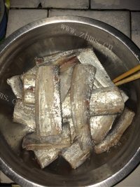唇齿留香的干炸带鱼做法图解1)