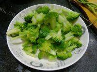意义非凡的蒜茸西兰花做法图解4)