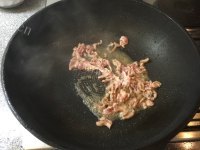 美味可口的香菇西兰花炒肉丝做法图解2)