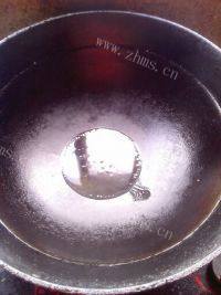 家常菜豆腐炒韭菜做法图解4)