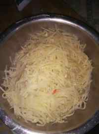 家常菜酸辣土豆丝