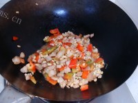 美味绿豆炒五花肉做法图解8)