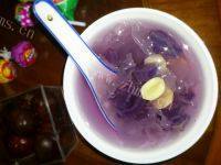 美味的紫薯莲子银耳羹